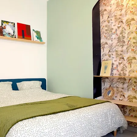 Quartier Chic L L Gare L Tramway ニース